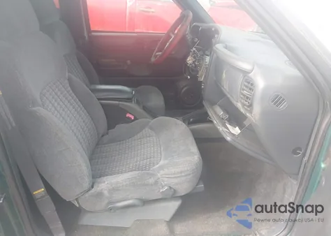 1999 Chevrolet Blazer Ls z USA, uszkodzony, nr VIN 1GNDT13W7XK133052